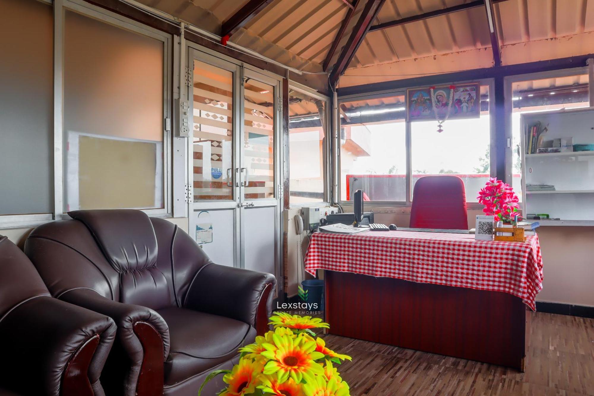 Vijaya Deepa Guest House By Lexstays Coonoor Buitenkant foto